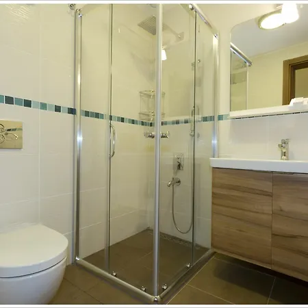 Poseidon Boutique And Yacht Club ホテル セリミエ