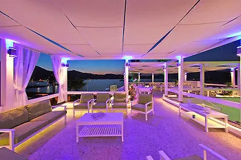 Poseidon Boutique And Yacht Club