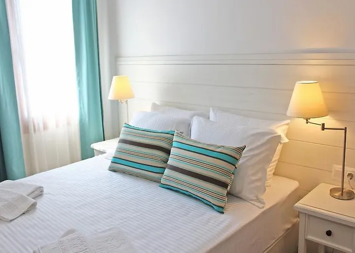 Poseidon Boutique And Yacht Club السليمية