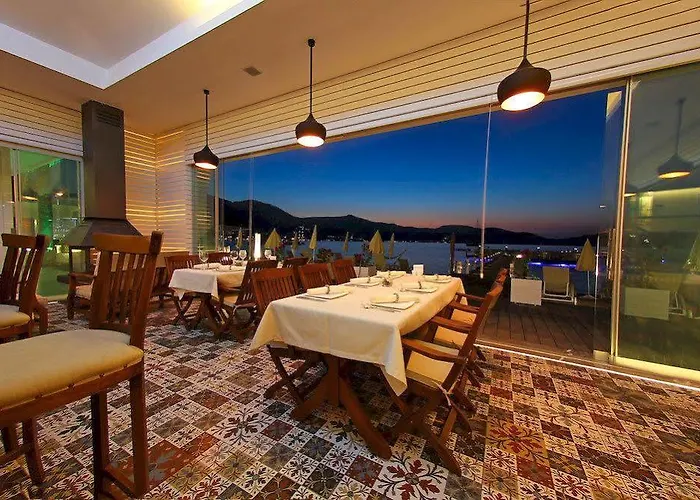 Poseidon Boutique And Yacht Club فندق