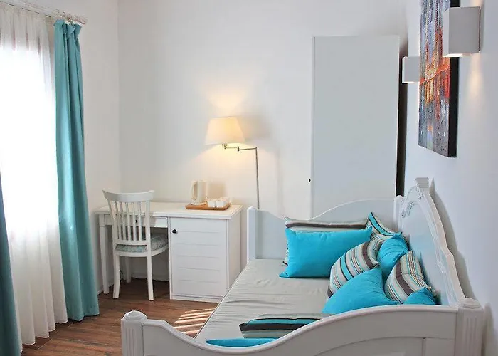 Poseidon Boutique And Yacht Club السليمية