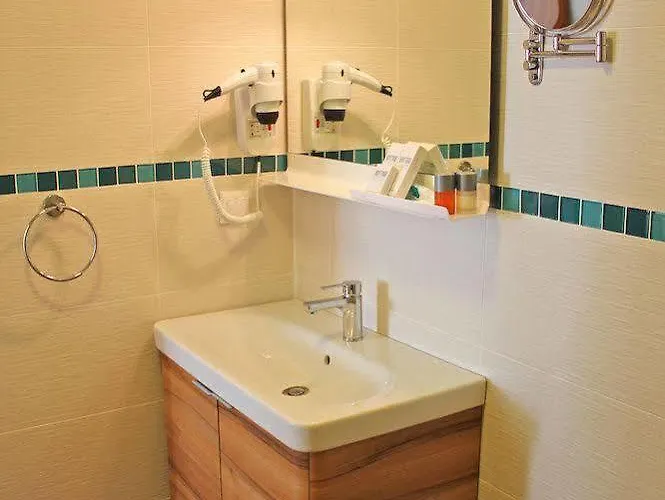 Poseidon Boutique And Yacht Club السليمية