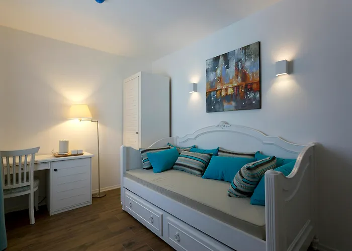 فندق Poseidon Boutique And Yacht Club 4*