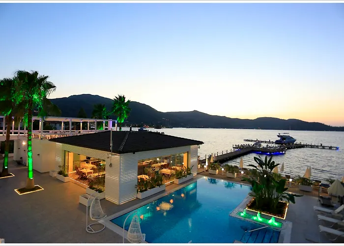 فندق Poseidon Boutique And Yacht Club 4*