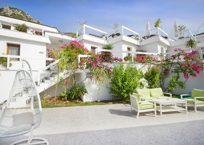 Poseidon Boutique And Yacht Club السليمية