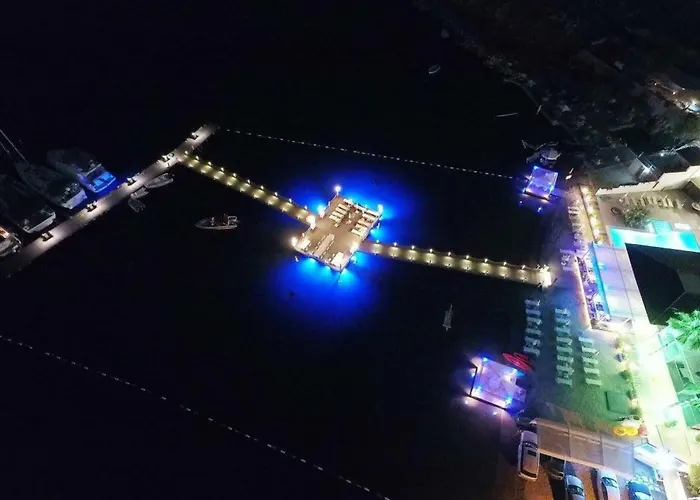 Poseidon Boutique And Yacht Club 4*