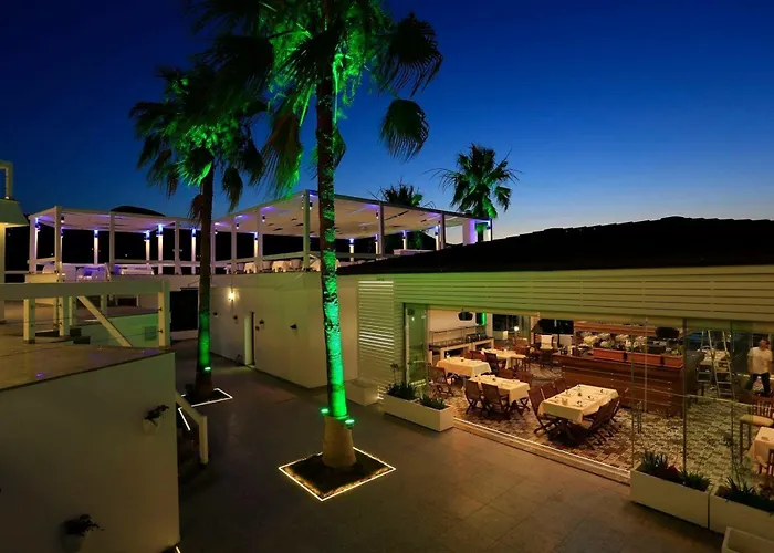 فندق Poseidon Boutique And Yacht Club السليمية