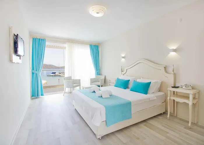 Poseidon Boutique And Yacht Club