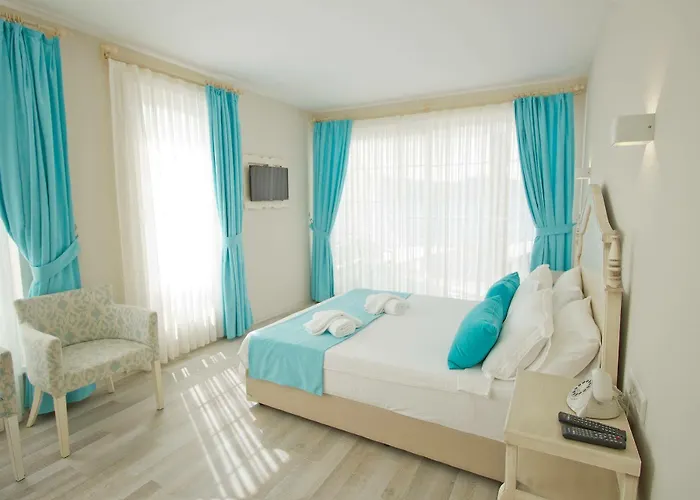 فندق Poseidon Boutique And Yacht Club 4*