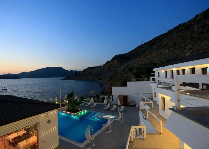 فندق Poseidon Boutique And Yacht Club 4*